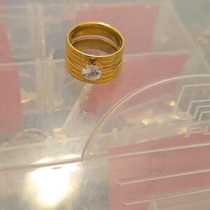 Gold diamond ring set